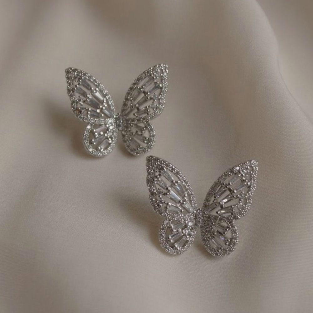 NEW Shiny Butterfly Silver Stud Earrings - Picture 2 of 8